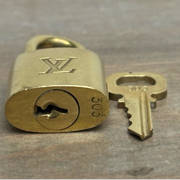 Authentic Louis Vuitton Lock Key Burnt Orange Cat Tassel, Bag Charm,Key Chain - Picture 8 of 9